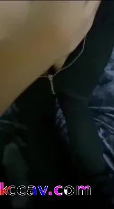 学姐的蜜臀太完美了，后入都插不到最里面，小鸡鸡差点够不到卷帘门