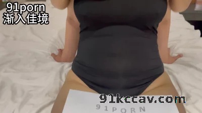 女女床上暧昧互动