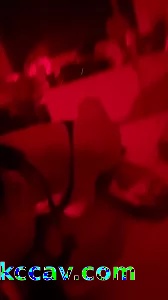 我在和朋友打电话悉尼骚母狗停不下来的吃肉棒