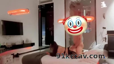 精精母狗当着美团外卖员面前被主人艹