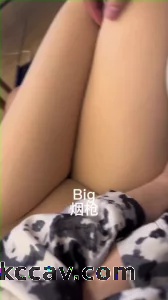 母狗穿着无缝丝袜真是深得我心，狠狠一操以表敬意！