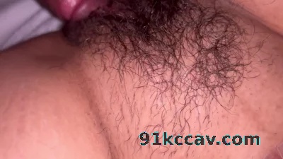刚生完孩子不久的小少妇