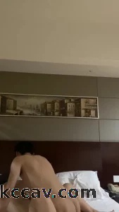 骚老婆自己约了个大学生，拍好发给我，就是没特写