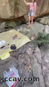 寻找刺激野外小河边操小妹妹真刺激！全程高能！