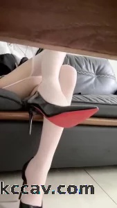 白丝高跟的美腿诱惑