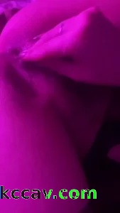 soul 21岁小骚逼宿舍忍不住自慰给哥哥看