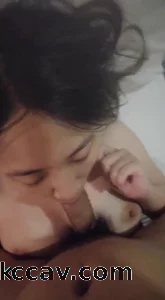 鸡吧很长的小伙尻女友，一口含不完