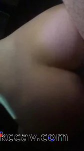 送朋友的女朋友回家，车里没忍住内射