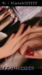 【调教抽打】双马尾骚女一边扇自己一遍求草