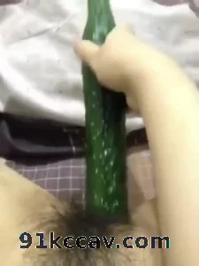骚女吃黄瓜