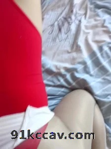 芜湖一位超骚少妇熟女，身穿情趣丝袜，后入