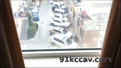 丰满人妻穿着丝袜被爆操颜射吞精口交
