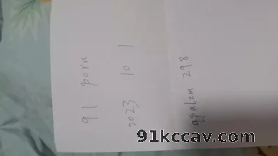 一个骚货的自摸，奶头由软变硬