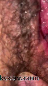 夹着领导精液回来的小穴，扒开看还流水