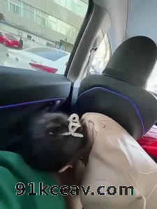 反差空姐刚下班就在车里给我口交太嫩了刚毕业