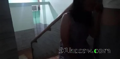 在老小区楼道直接开干