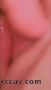 西安巨乳坦克嫩妹抠逼摸奶出水