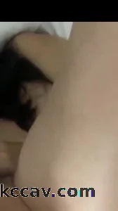 喜欢吃肉棒风骚老A8 ，吃完直接无套满足她，纯纯母狗