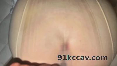 后入老婆的丝袜大屁股骚屄 最后射在她的丝袜脚上