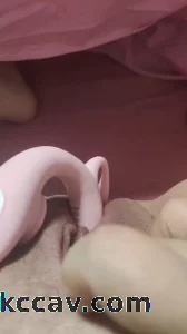 爱妻刮完毛毛自己玩起来了