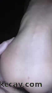 超骚美少妇爱喷水 掐着脖子扇耳光，背着我和你老公操了几次