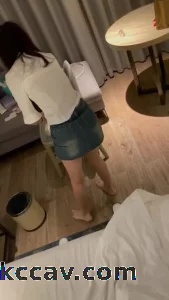 爱吃精液的母狗叫声把隔壁都招惹过来敲门了