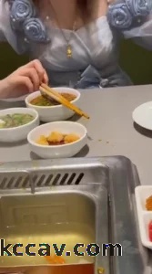 带女友闺蜜去吃火锅然后去开房打炮