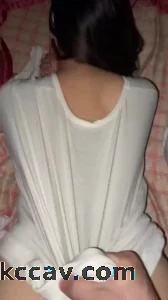 四川少妇老公不在，半脱裤子直接干，白浆都操出来了