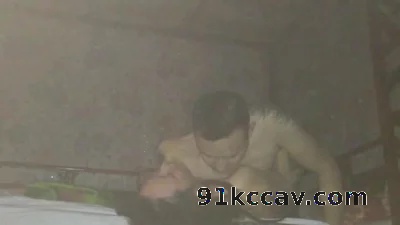 背着老公在外面搞破鞋！中途老公打来电话真刺激全程高能