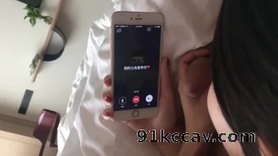 大学生真骚 一边和网友语音一边吃着鸡巴