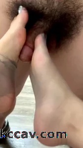 一回家撕开老婆的肉丝足交