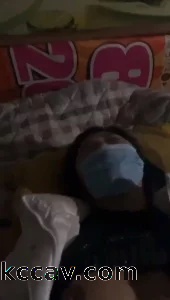 简介有群，跟邻居熟女露脸偷情，饥渴难耐没脱衣服就迫不及待的爆操