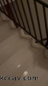 办公室不方便，那就楼道干吧