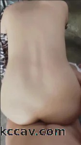 楼梯偷情邻居听到脚步声赶紧提裤子筒介有高清全集