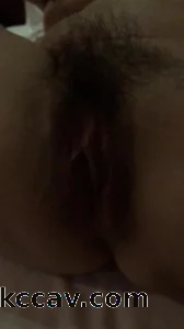 少妇给她老公打电话，也不妨碍我操她