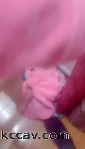 调教母狗用老公的剃须刀刮毛（找乌鲁木齐母狗）