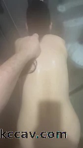 鸳鸯浴骚母狗突然来性欲撅着大屁股求后入