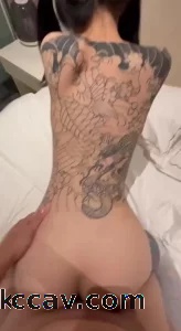 尻了一个满背纹身的精神小妹视觉冲击不错