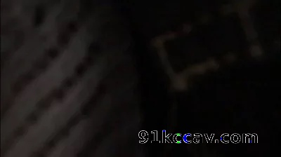 把开车把邻居带到野外车震，偷情少妇的感觉真爽