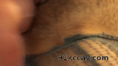 丝袜骚母狗被她男朋友操出白浆，高潮忍不住抓我的粗屌