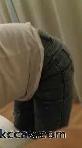 妹妹临走的时候，拉过来深喉了一下