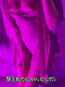 某站女主播，外带三个10分钟视频！
