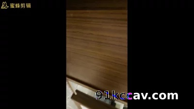 酒店黑丝175妹子开门后入