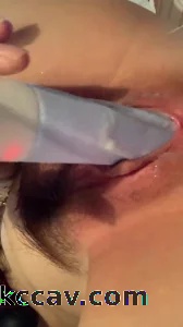 本人自慰高清喷尿丝袜插逼里寄给你