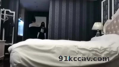 高颜值大长腿美女 爽的妹子抓着床单不要不要的满身大汗