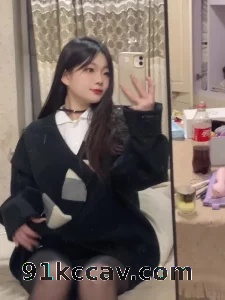 黑丝母狗镜前掰穴自慰