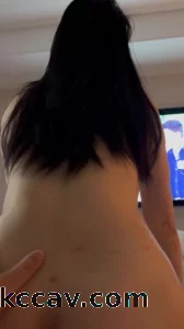 我的熟女同事背着老公和我来酒店