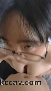 与大奶巨乳人妻梅姐的乳交，她那脉脉含情的表情