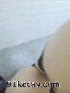 衣服都没来得及脱就被一顿操！