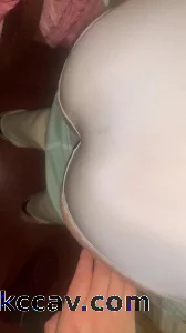 戴了一整天的肛塞老婆终于受不了了